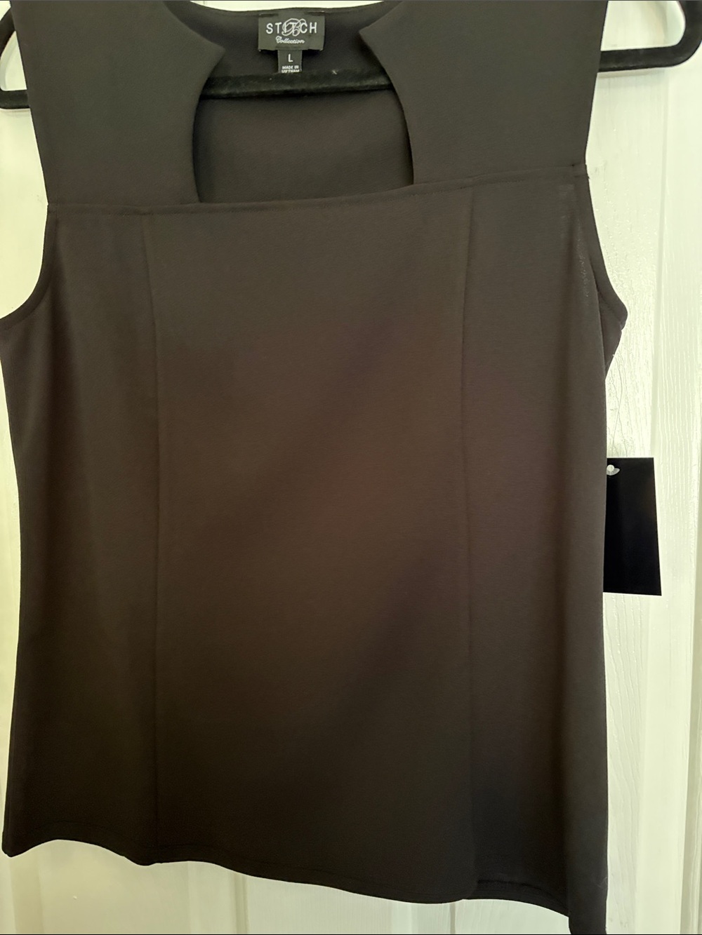 Black Keyhole Neck Shell - Picture 4 of 6
